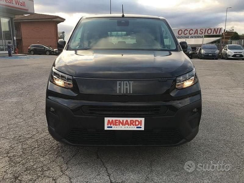 Nuova Fiat Doblò 100 CV (73 kW) 2025 Nero Monovolume