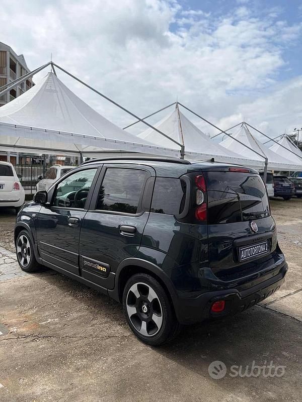 Usado Fiat Panda Cross Cross 69 CV (50 kW) 2025 Verde Utilitario