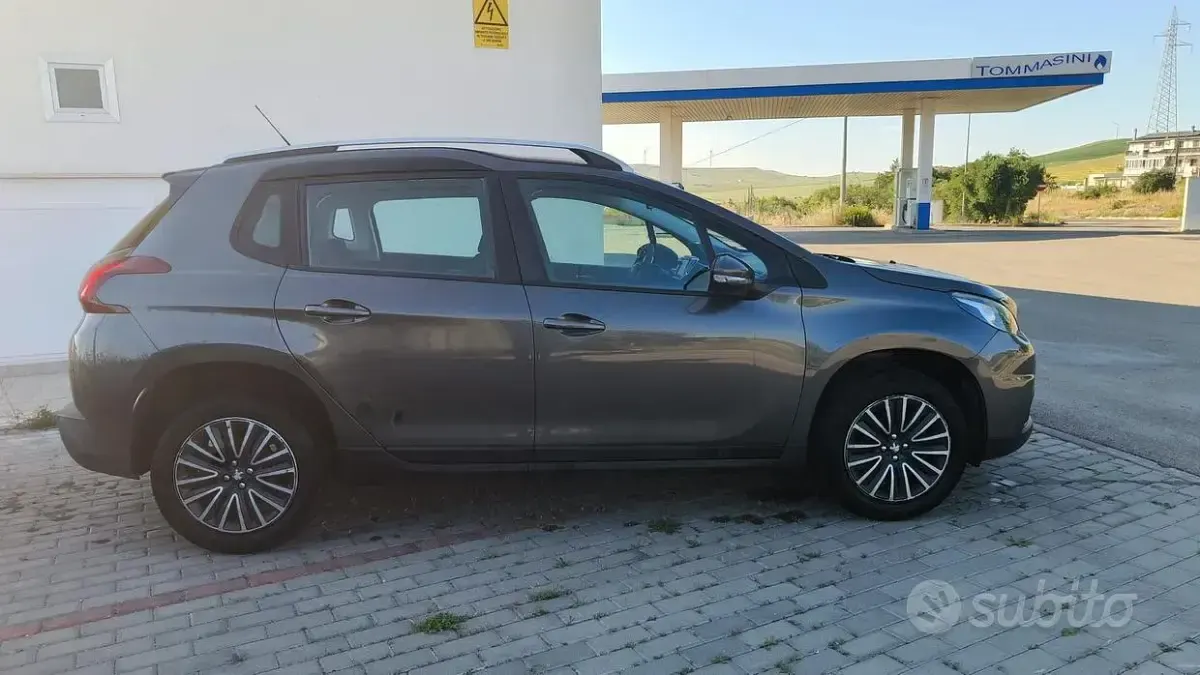 Usata Peugeot 2008 Active 102 CV (75 kW) 2019 Grigio SUV