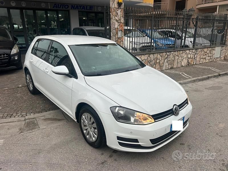 Bianco Usata 2015 VW Golf Trendline Tre volumi | 7800 € (Ottimo prezzo) - Immagine 1/4