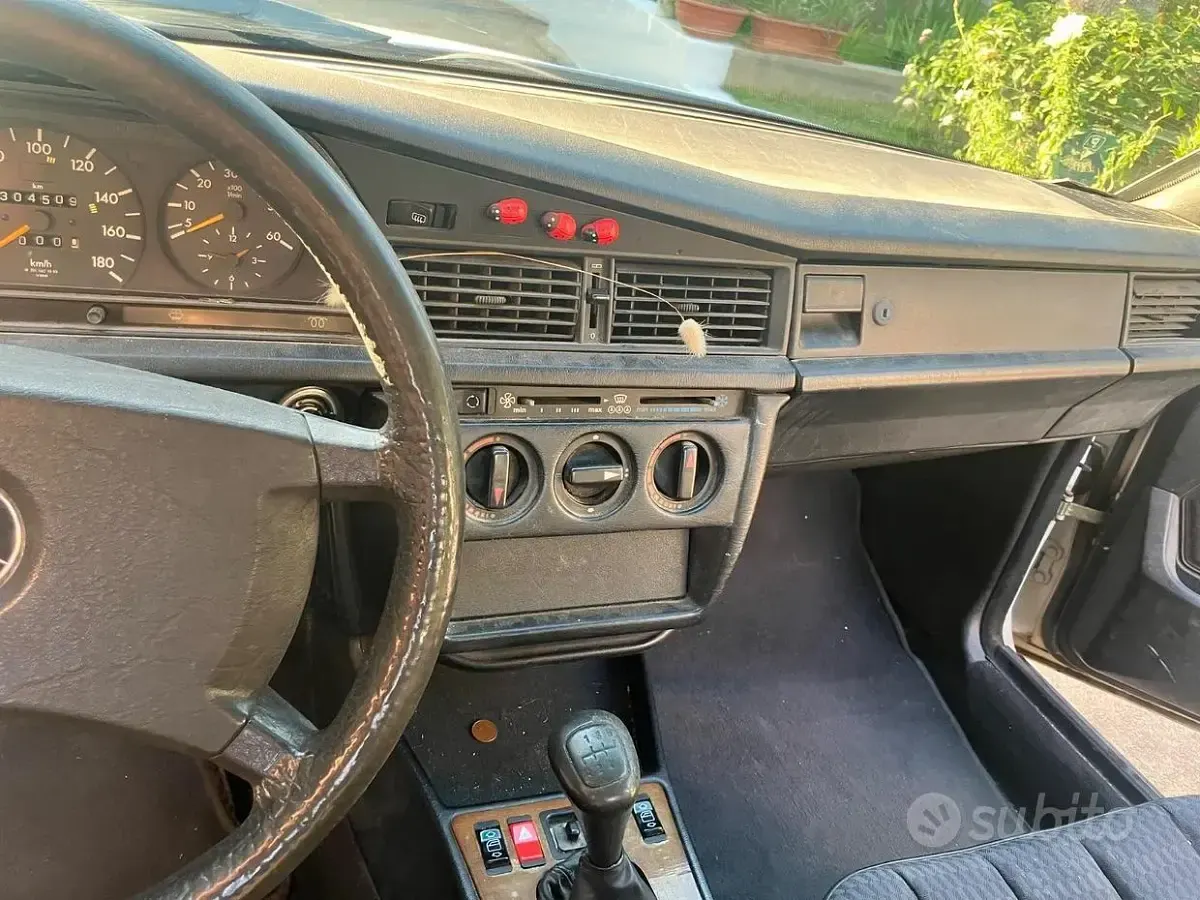 Usata Mercedes 190 75 CV (55 kW) 1990 Berlina