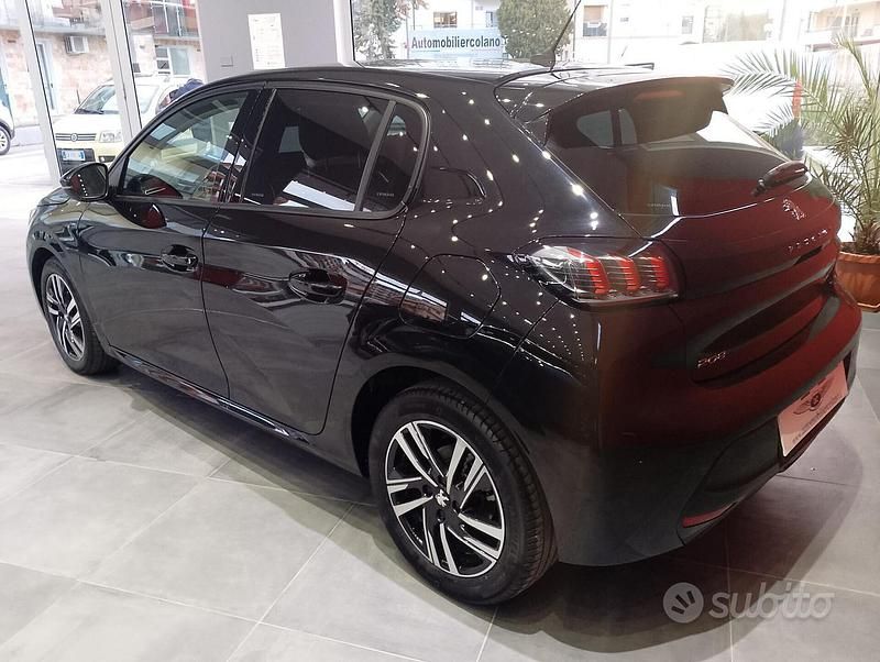 Usata Peugeot 208 Allure 75 CV (55 kW) 2022 Nero Utilitaria