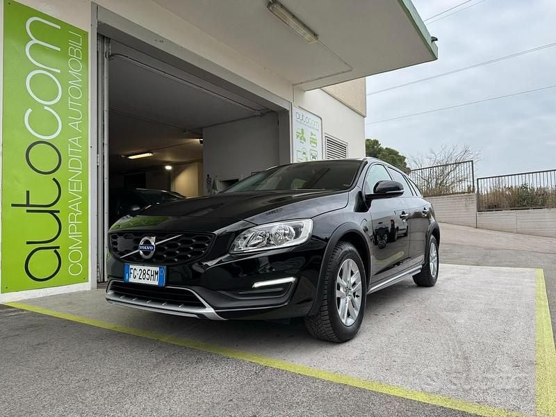 Usata Volvo V60 CC Business Edition 150 CV (110 kW) 2017 Nero Station wagon