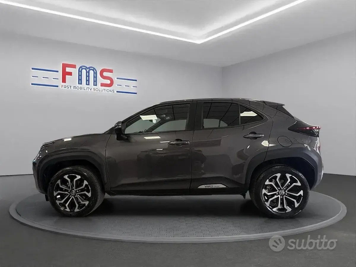 Usata Toyota Yaris Cross Trend 158 CV (116 kW) 2023 Grigio SUV
