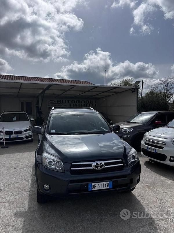 Usata Toyota RAV4 Luxury 177 CV (130 kW) 2006 Grigio SUV