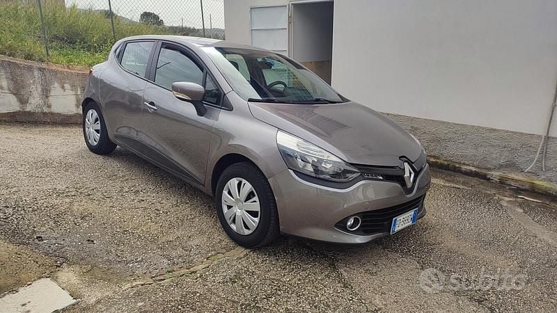 Usata Renault Clio IV Life 75 CV (55 kW) 2016 Grigio Berlina