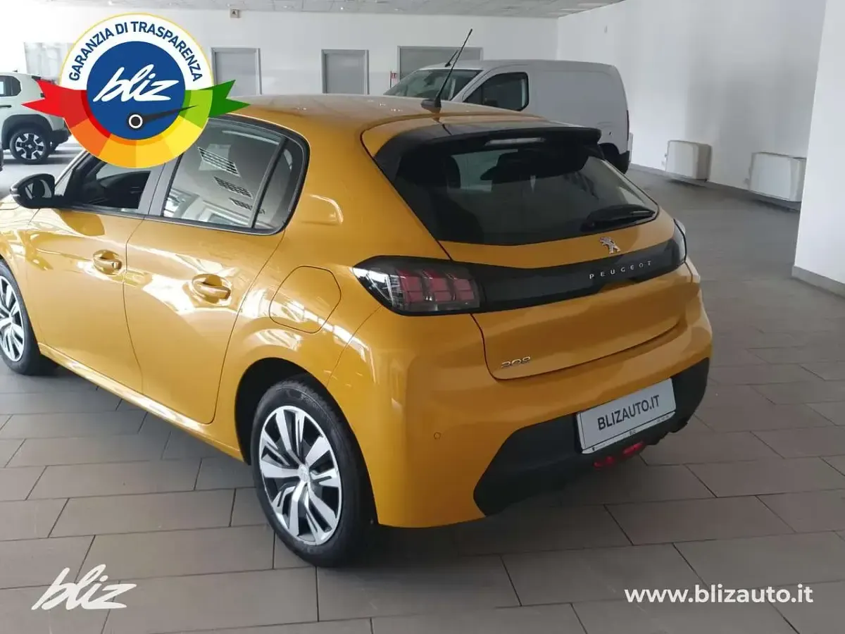 Usata Peugeot 208 Active 101 CV (74 kW) 2023 Giallo Utilitaria
