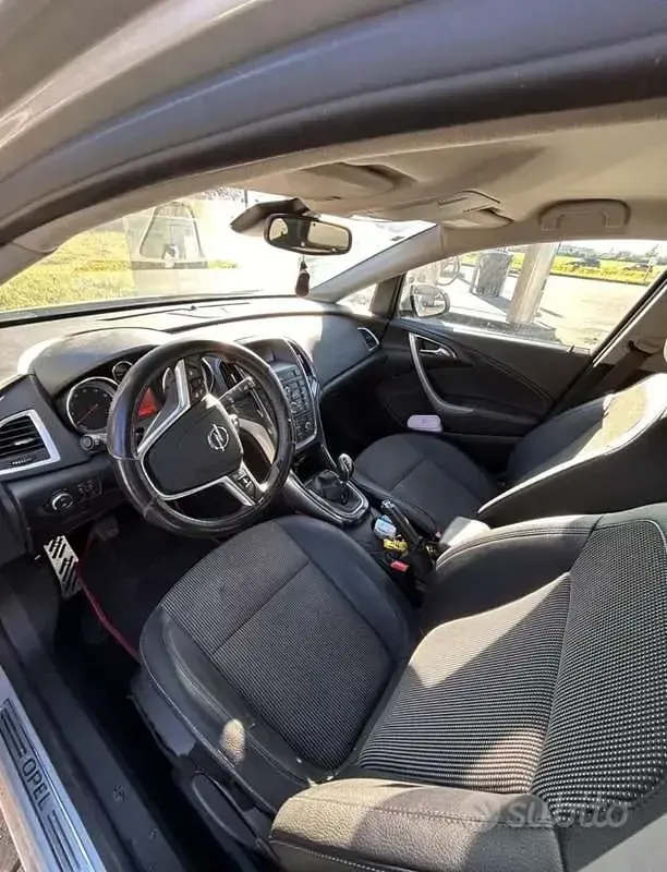 Usata Opel Astra Cosmo 140 CV (102 kW) 2014 Berlina