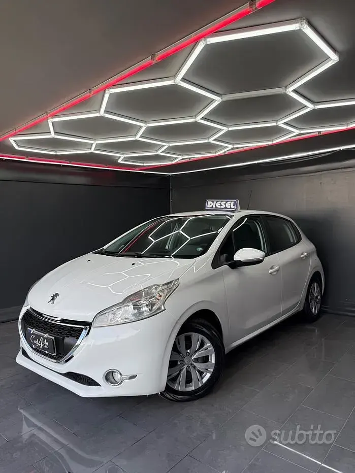 Usata Peugeot 208 Allure 68 CV (50 kW) 2013 Bianco Utilitaria