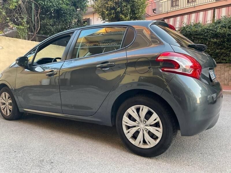 Usata Peugeot 208 82 CV (60 kW) 2014 Nero Utilitaria