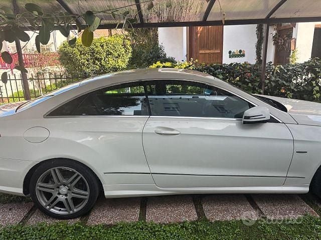 Gebraucht Mercedes E220 Avantgarde 170 PS (125 kW) 2011 Weiß Coupé
