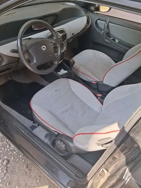 Usata Lancia Ypsilon 80 CV (58 kW) 2002 Utilitaria