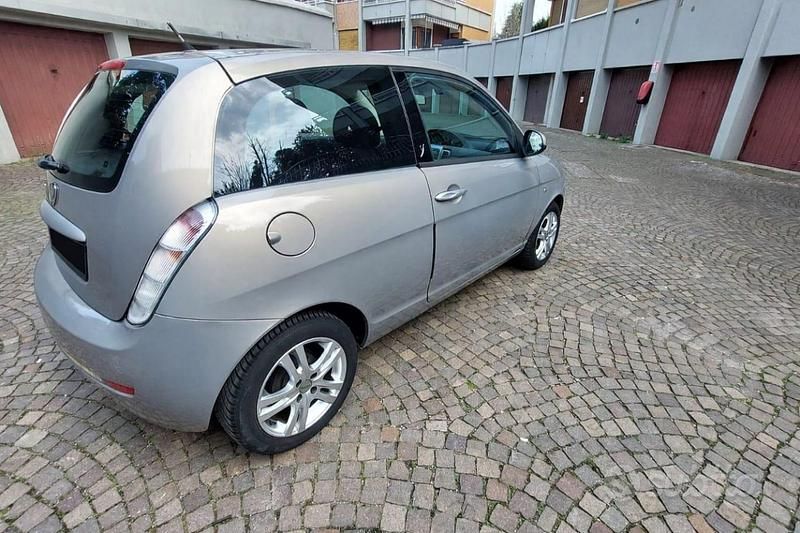 Usata Lancia Ypsilon 77 CV (56 kW) 2010 Beige Utilitaria