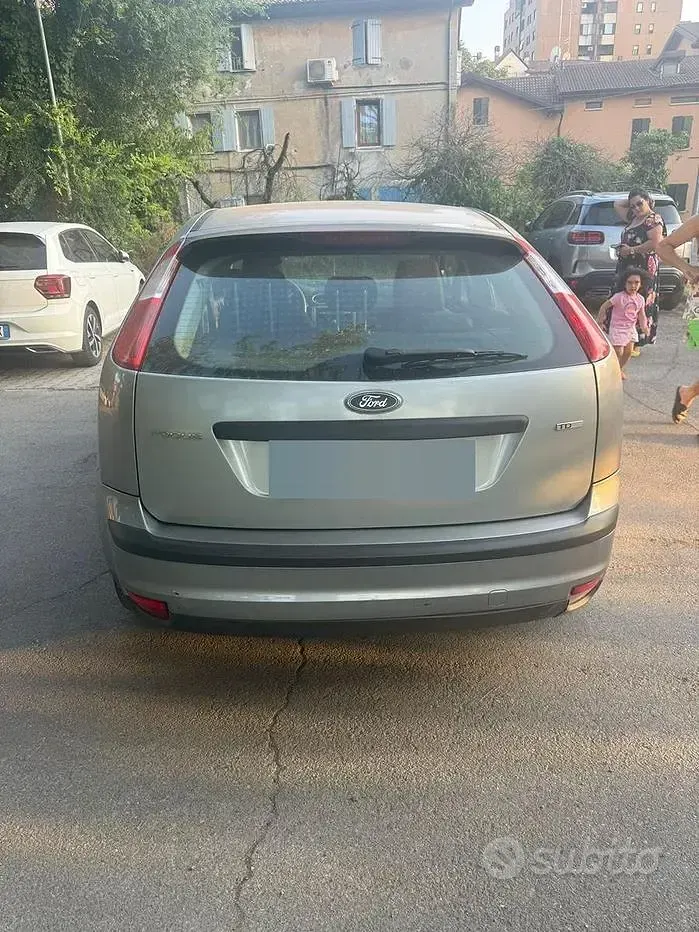 Usata Ford Focus 90 CV (66 kW) 2005 Grigio Berlina