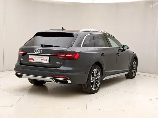 Usata Audi A4 Allroad Ambiente 204 CV (150 kW) 2024 Rosso laser Station wagon