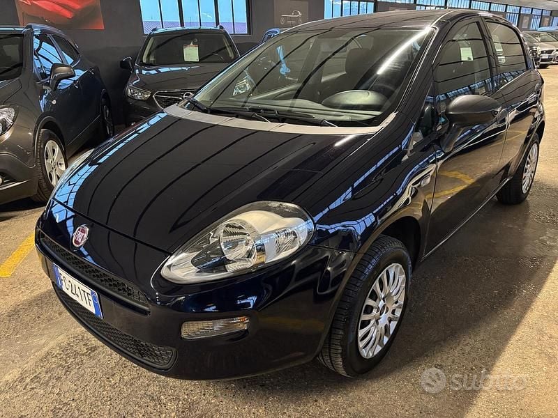 Usata Fiat Punto Street 77 CV (56 kW) 2016 Blu Berlina