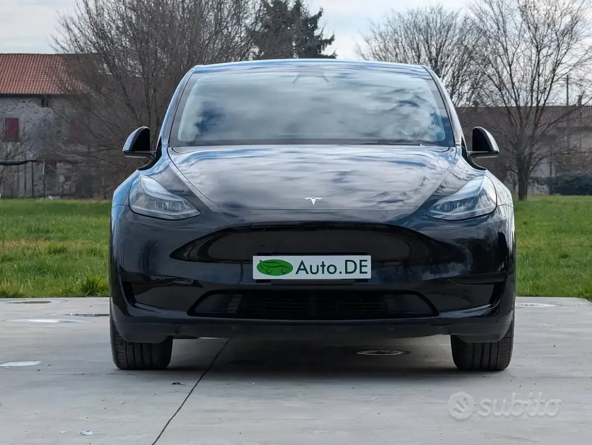 Usata Tesla Model Y RWD 88 kW (120 CV) 2024 Nero SUV