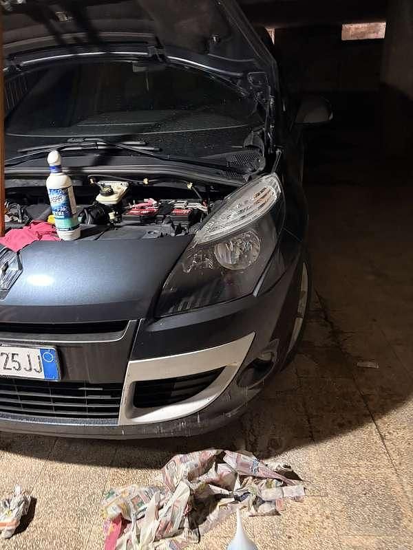 Usata Renault Scénic III Luxe 110 CV (80 kW) 2011 Monovolume