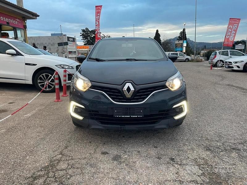 Usata Renault Captur Zen 90 CV (66 kW) 2018 Grigio SUV