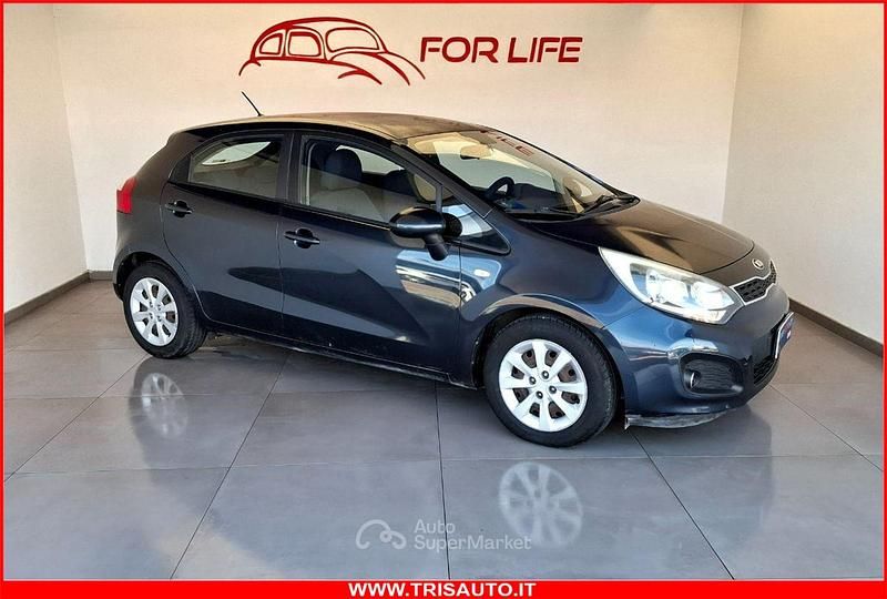 Blu Usata 2014 Kia Rio | 5900 € (Buon prezzo) - Immagine 1/4