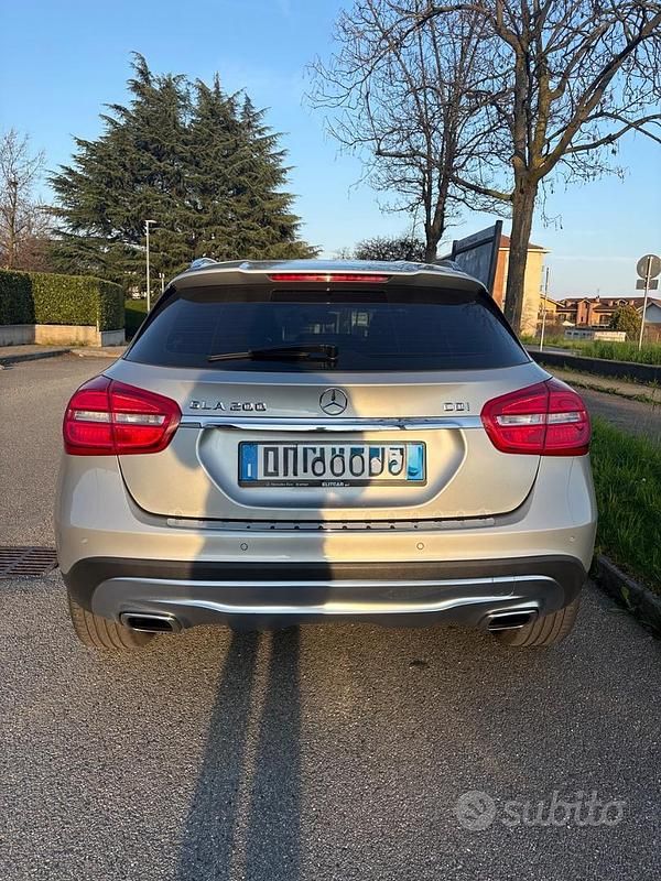 Usata Mercedes GLA200 136 CV (100 kW) 2014 Grigio SUV