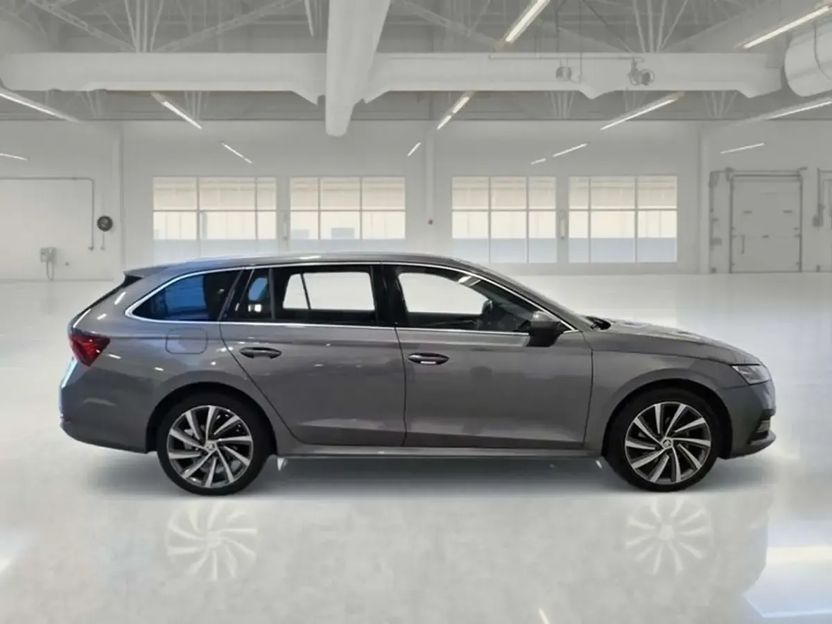 Usata Skoda Octavia Style 150 CV (110 kW) 2023 Grigio Station wagon