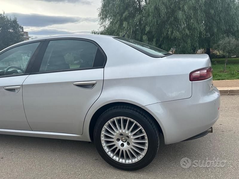 Usata Alfa Romeo 159 120 CV (88 kW) 2005 Grigio Berlina