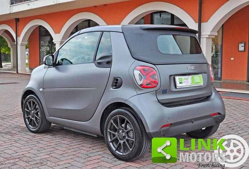Usata Smart ForTwo Electric Drive 41 kW (56 CV) 2021 Grigio scuro Cabrio
