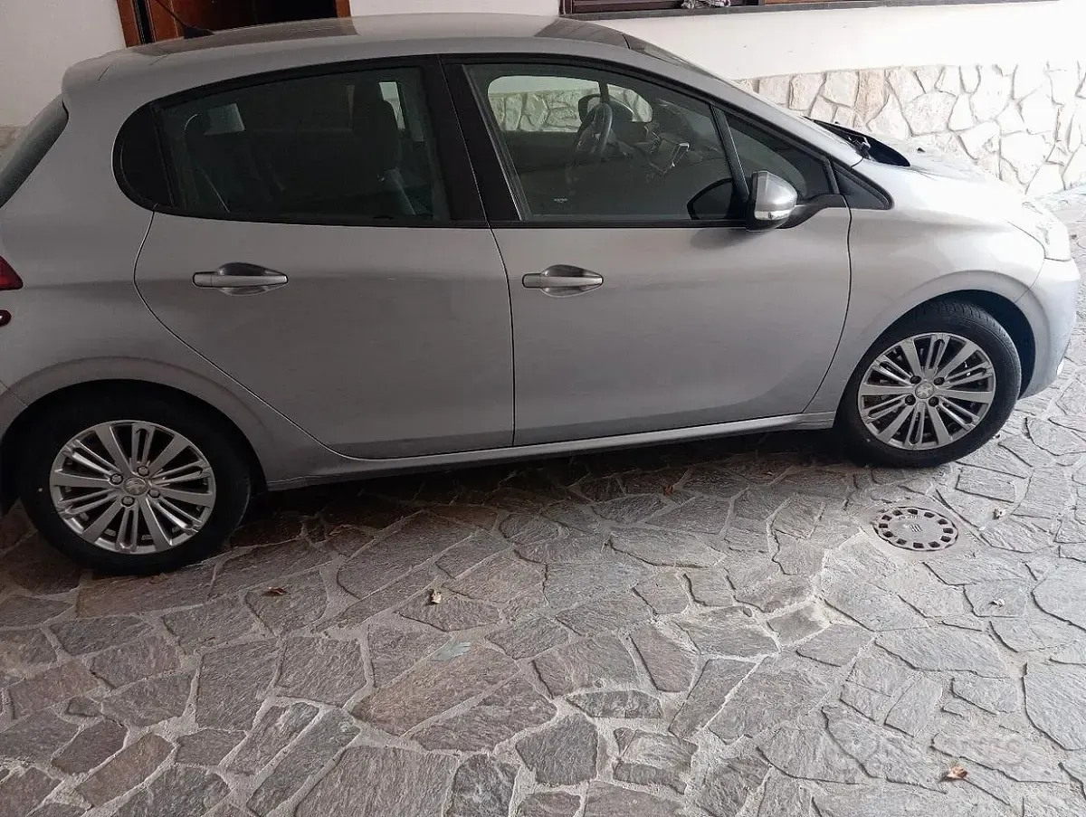 Usata Peugeot 208 82 CV (60 kW) 2019 Grigio Utilitaria