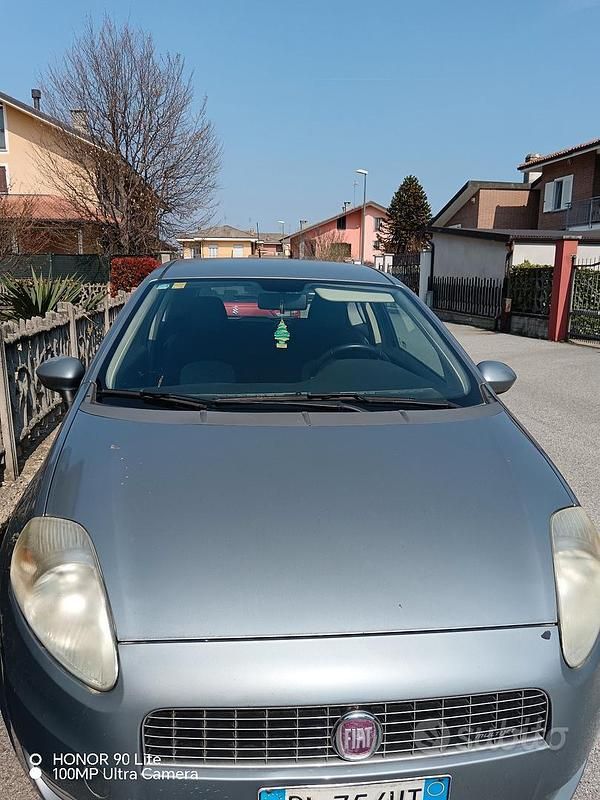Usata Fiat Grande Punto 90 CV (66 kW) 2007 Grigio Utilitaria