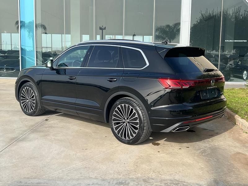 Usata VW Touareg Elegance 340 CV (250 kW) 2024 Nero SUV
