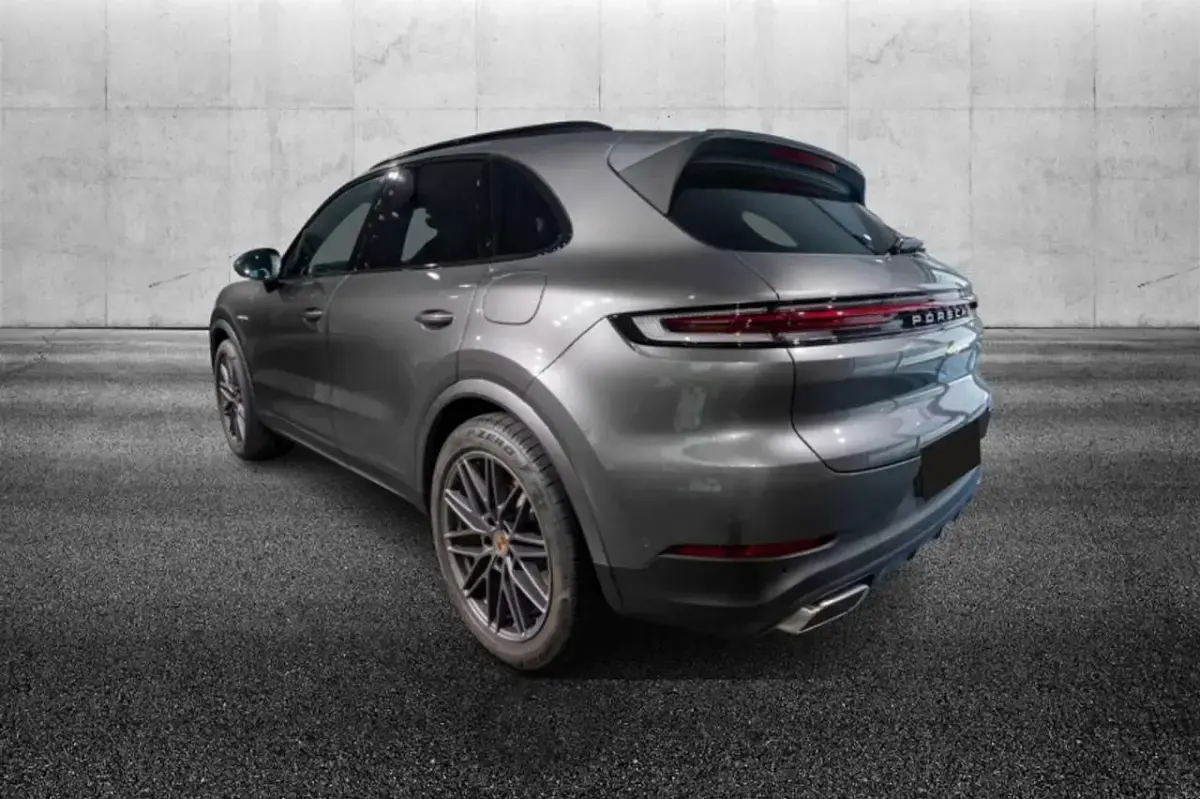 Usata Porsche Cayenne 470 CV (345 kW) 2024 Grigio SUV