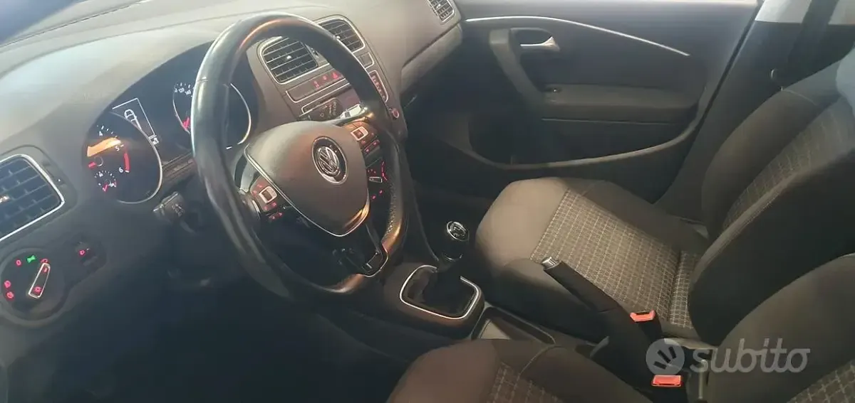 Usata VW Polo Comfortline 75 CV (55 kW) 2017 Grigio Berlina
