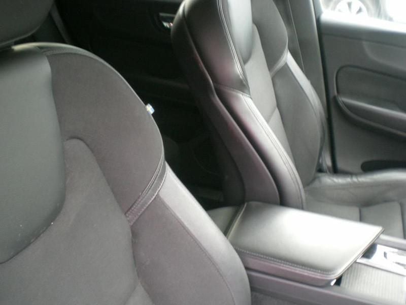 Usata Volvo XC60 Momentum 190 CV (139 kW) 2020 Grigio SUV