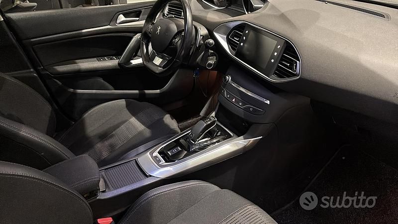Grigio Usata 2020 Peugeot 308 Tre volumi | 11.500 € (Ottimo prezzo) - Immagine 1/4