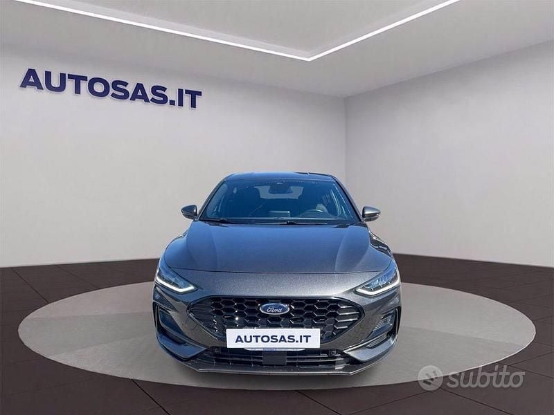 Grigio metallizzato Usata 2022 Ford Focus ST-Line Tre volumi | 18.390 € (Buon prezzo) - Immagine 1/4