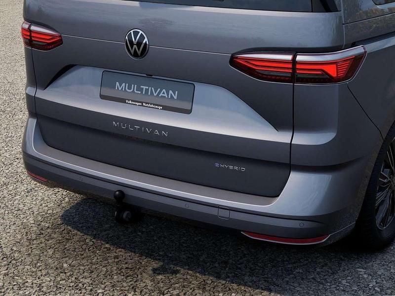 Usata VW Multivan 218 CV (160 kW) 2024 Grigio indio metallizzato Furgone
