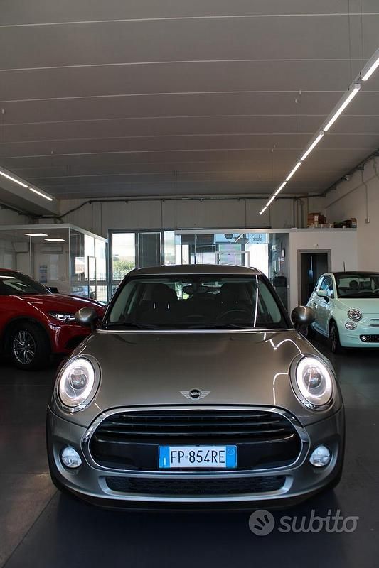 Usata Mini Cooper D Business 116 CV (85 kW) 2018 Beige Utilitaria