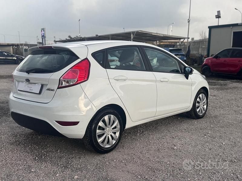 Usata Ford Fiesta Titanium 75 CV (55 kW) 2014 Bianco Utilitaria