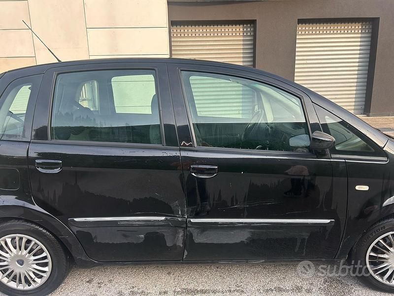 Usata Lancia Musa 77 CV (56 kW) 2008 Nero Monovolume