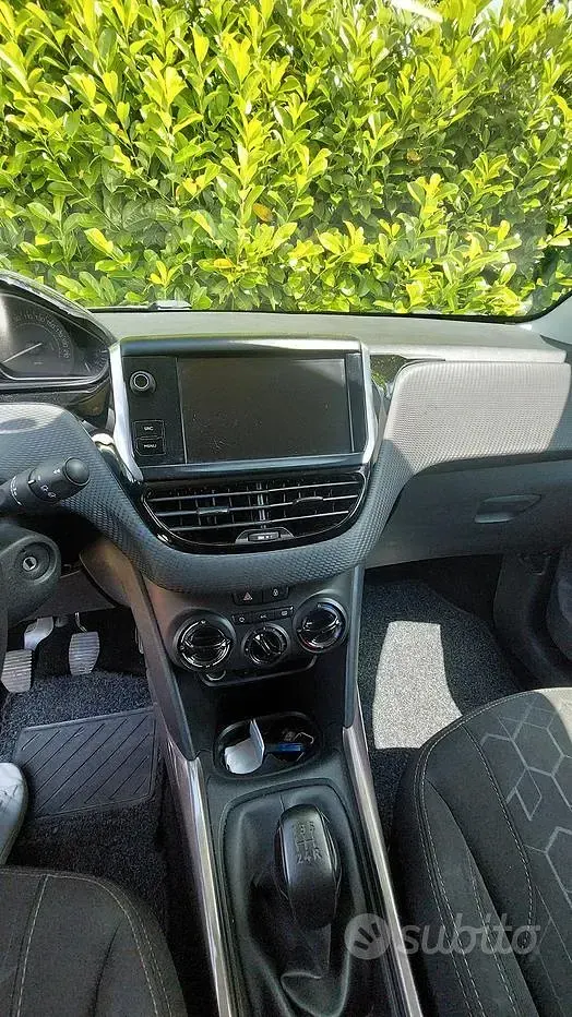 Usata Peugeot 2008 Active 99 CV (72 kW) 2015 Bianco SUV