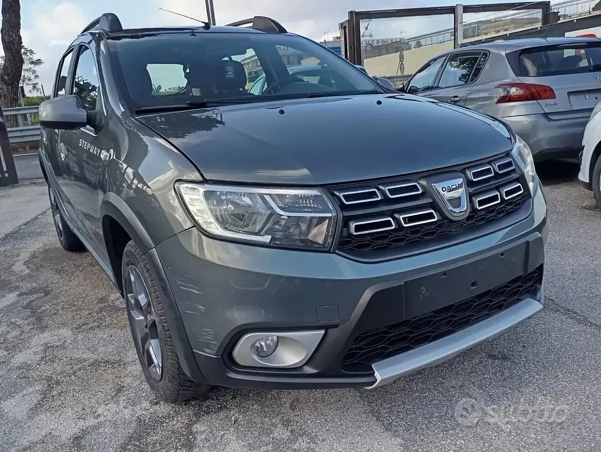 Usata Dacia Sandero Stepway 90 CV (66 kW) 2017 Grigio Berlina