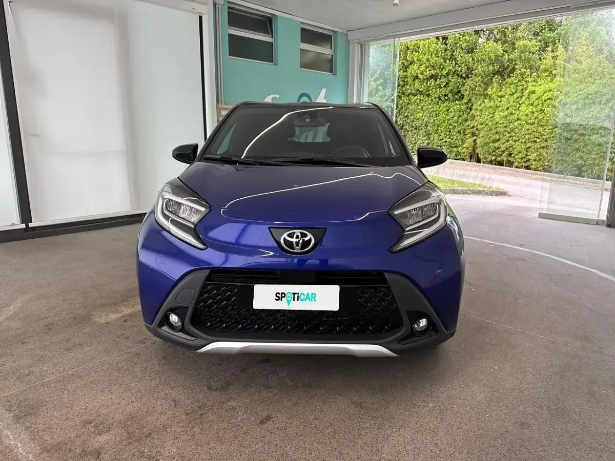 Usata Toyota Aygo Lounge 72 CV (52 kW) 2023 Blu Utilitaria