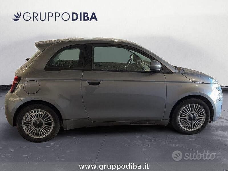 Usata Fiat 500e Pop 69 kW (95 CV) 2024 Grigio Berlina