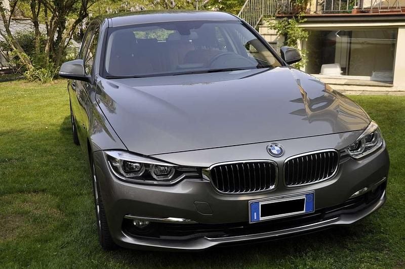 Usata BMW 318 Luxury Line 150 CV (110 kW) 2015 Grigio Station wagon