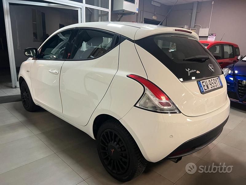 Usata Lancia Ypsilon Gold 69 CV (50 kW) 2014 Bianco Utilitaria