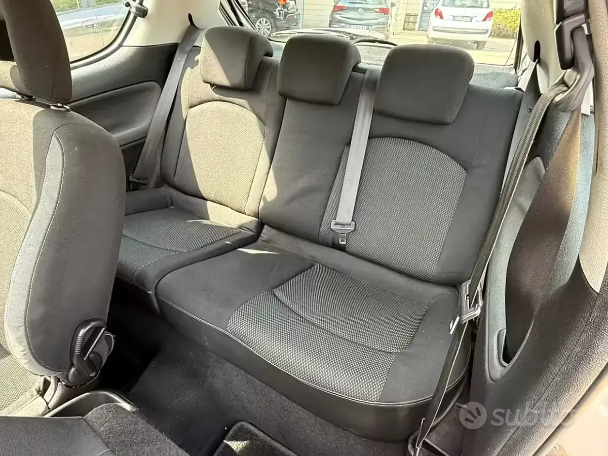 Begagnad Peugeot 206 75 HK (55 kW) 2006 Grå Sedan