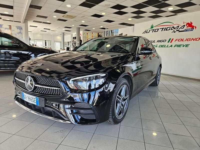 Nero Usata 2022 Mercedes E300 Tre volumi | 39.600 € (Buon prezzo) - Immagine 1/4