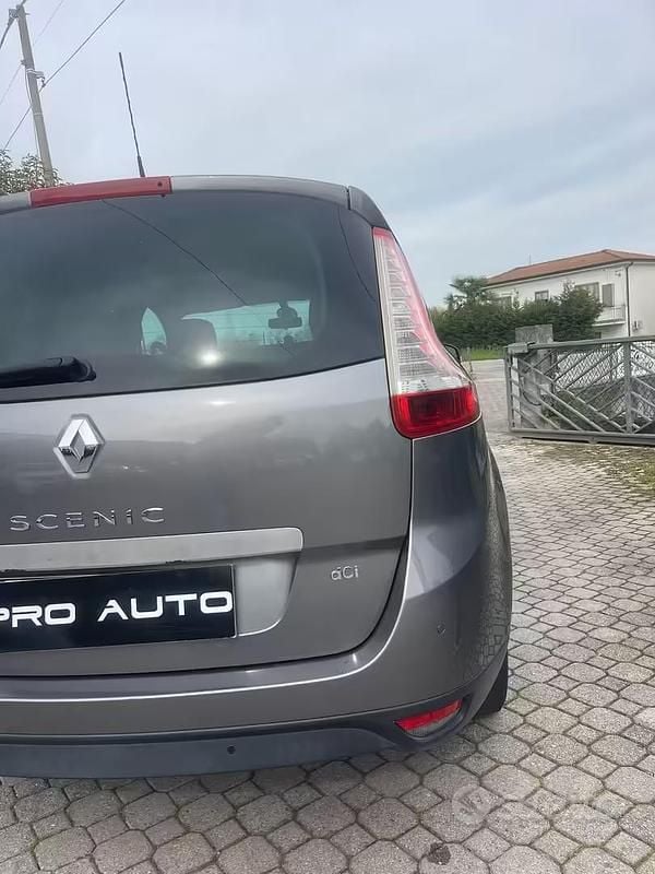 Usata Renault Scénic III XMOD 110 CV (80 kW) 2015 Grigio Monovolume