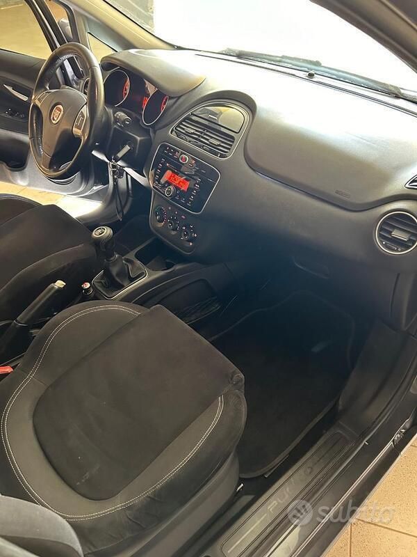 Usata Fiat Grande Punto 90 CV (66 kW) 2013 Grigio Utilitaria